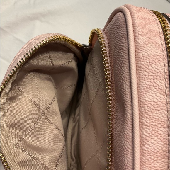 Authentic Michael Kors Crossbody - Picture 9 of 9